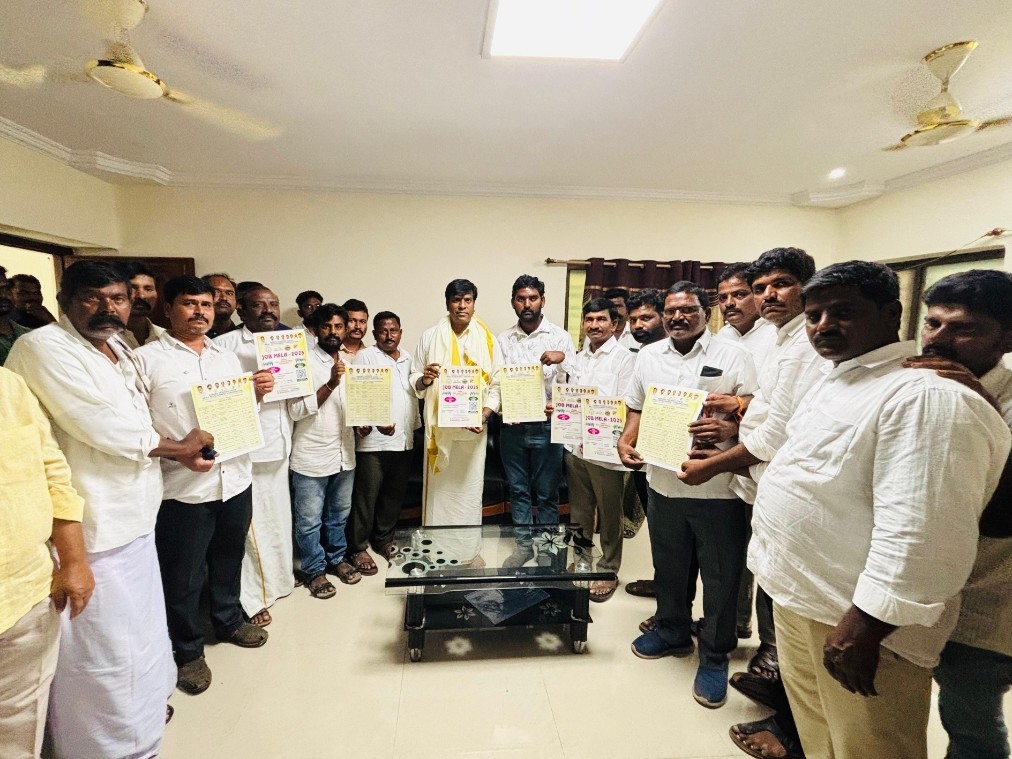 ఎమ్మిగనూరులో రూ.1.20 కోట్ల విలువైన చెక్కులు పంపిణీ