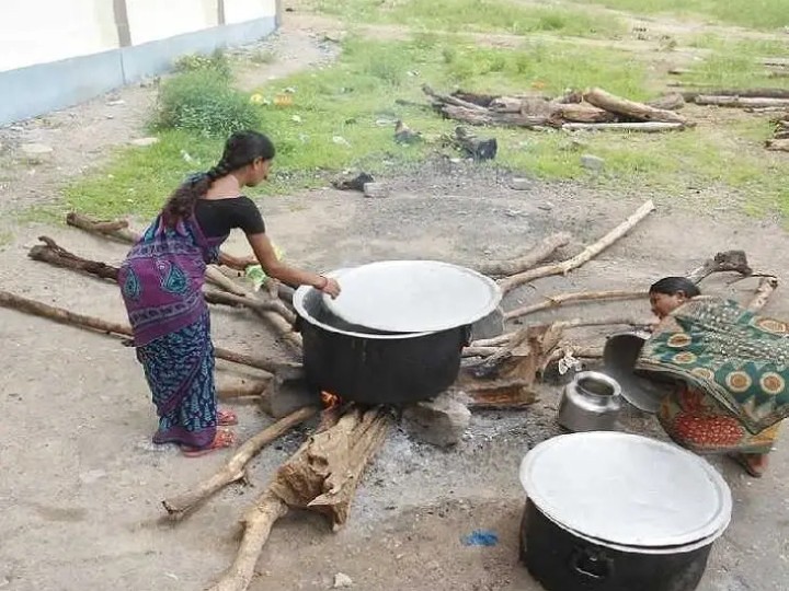 వేతన బకాయిల కోసం ఎదురుచూపులు