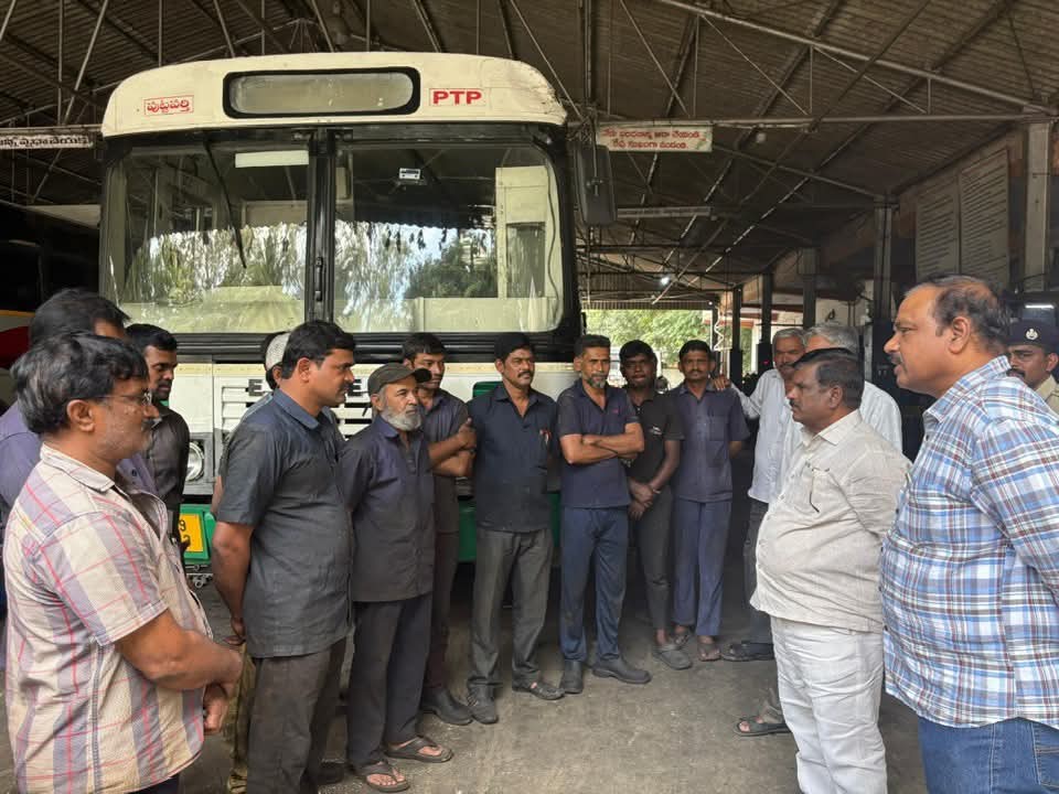 పుట్టపర్తి డిపోను తనిఖీ చేసిన ఆర్టీసీ రీజనల్‌ బోర్డు ఛైర్మన్