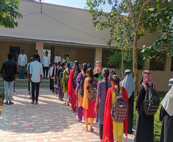 ‘విద్యార్థుల్లో దేశభక్తి, ఐక్యత  పెంపొందించుకోవాలి’