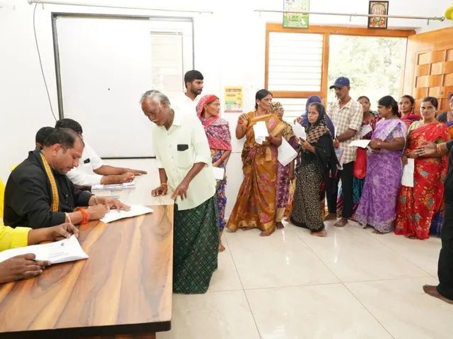 ప్రజా సమస్యల పరిష్కారం వేదికలో పాల్గొన్న MLA