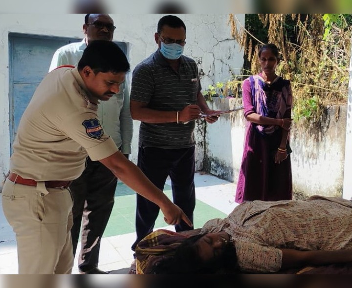 అనారోగ్యంతో మహిళ మృతి.. కేసు నమోదు