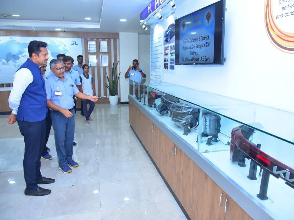 జిల్లా పారిశ్రామిక పార్కును సందర్శించిన కలెక్టర్