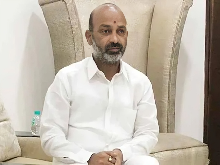 బండి సంజయ్‌పై ఈసీకి కాంగ్రెస్ ఫిర్యాదు