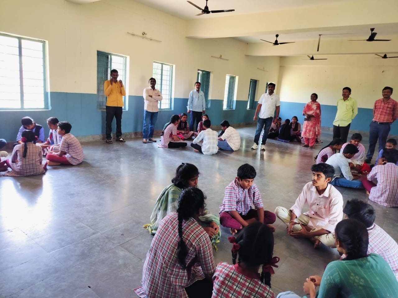 విద్యార్థులు పోటీ తత్వాన్ని పెంపొందించుకోవాలి: ప్రిన్సిపల్