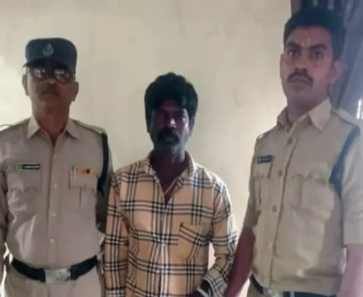 ఎర్రచందనం స్మగ్లర్‌కు  ఐదేళ్ల జైలు శిక్ష