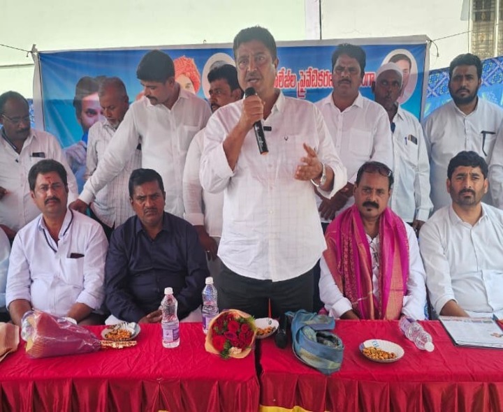 ఎంపీ మిథున్ రెడ్డి  ఫోటో పెట్టరా.?