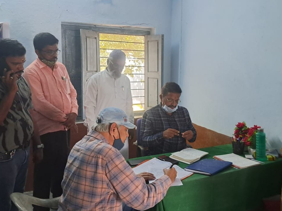 హాస్టల్లో సివిల్ సప్లై అధికారుల తనిఖీలు