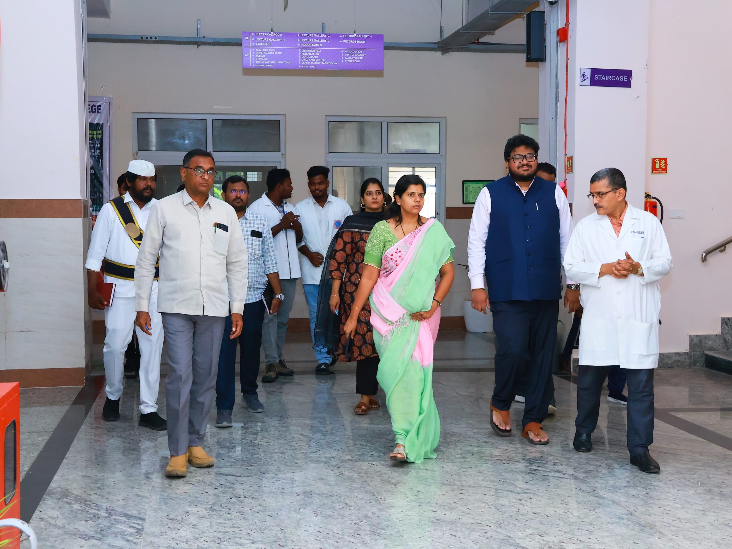 వైద్య కళాశాలను సందర్శించిన కలెక్టర్