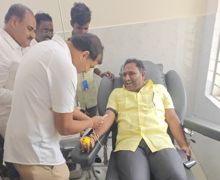 రక్తదానం చేసిన ఎమ్మెల్సీ కంచర్ల