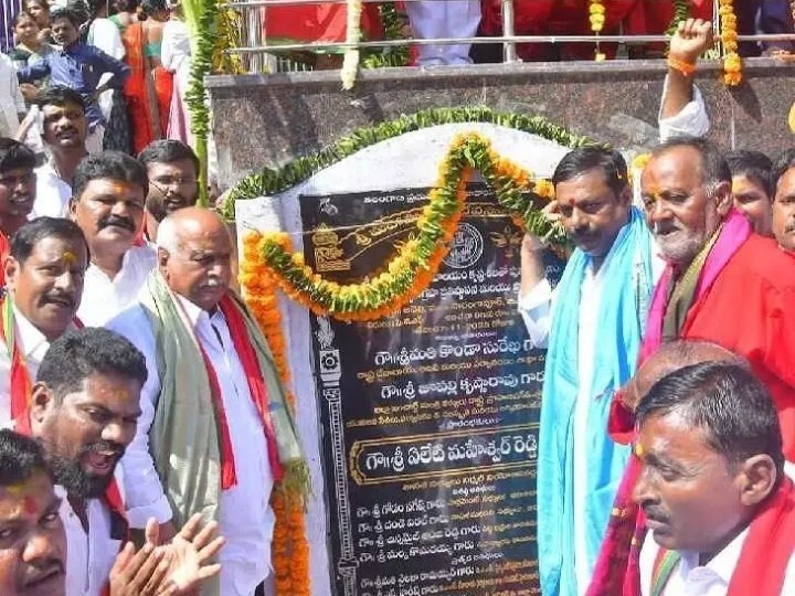 ఆలయ పునఃప్రతిష్ఠాపనలో పాల్గొన్న ఎమ్మెల్యేలు