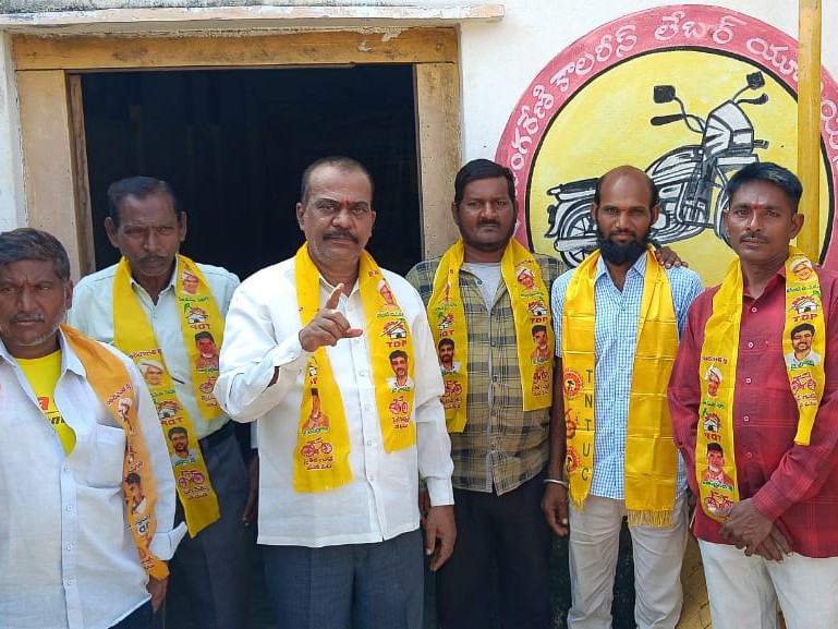 ఇళ్ల నిర్మాణంలో అక్రమాలపై పర్యవేక్షించాలి: TDP