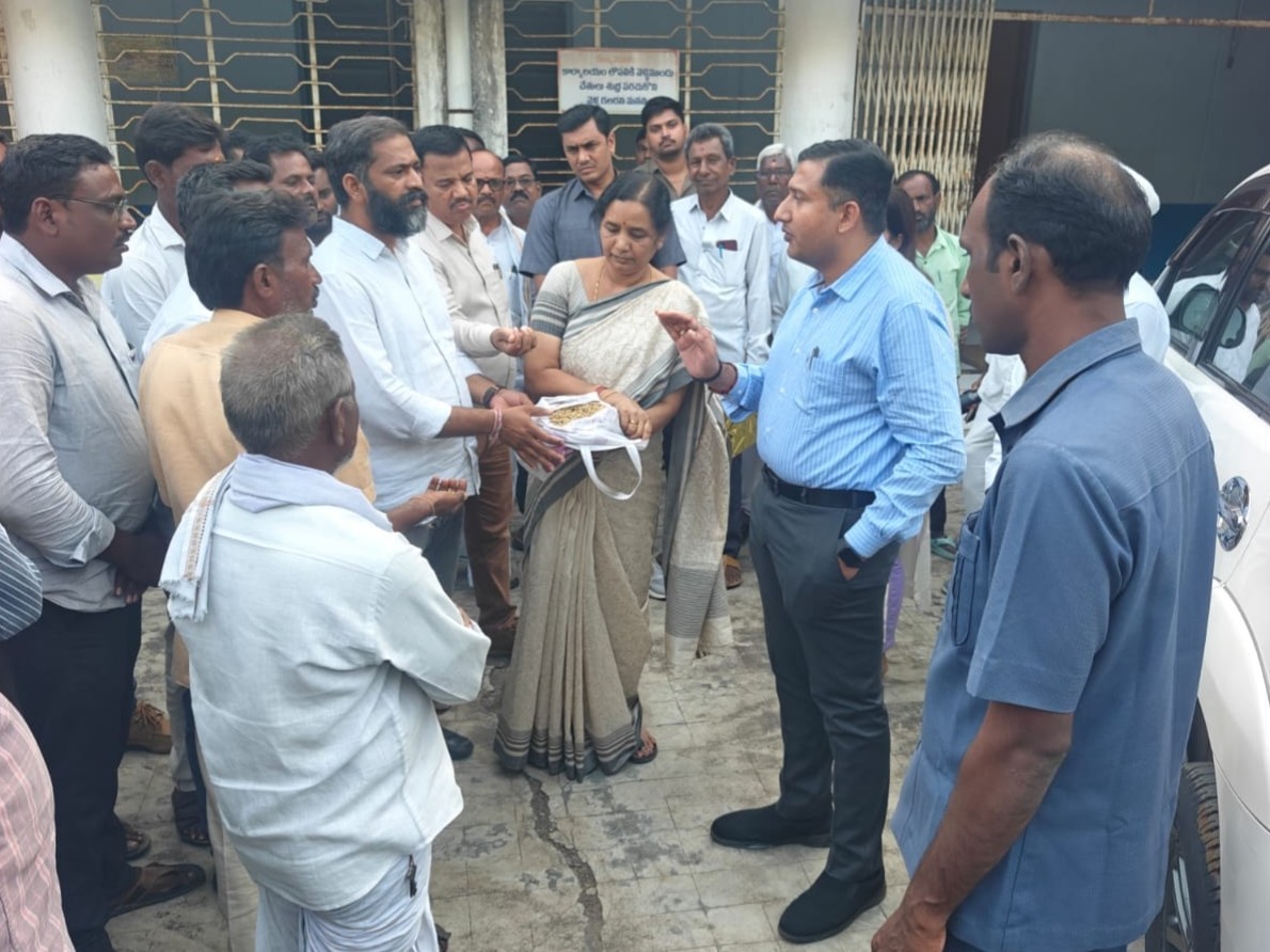 ‘రైతులను ఇబ్బందులకు గురి చేయవద్దు’