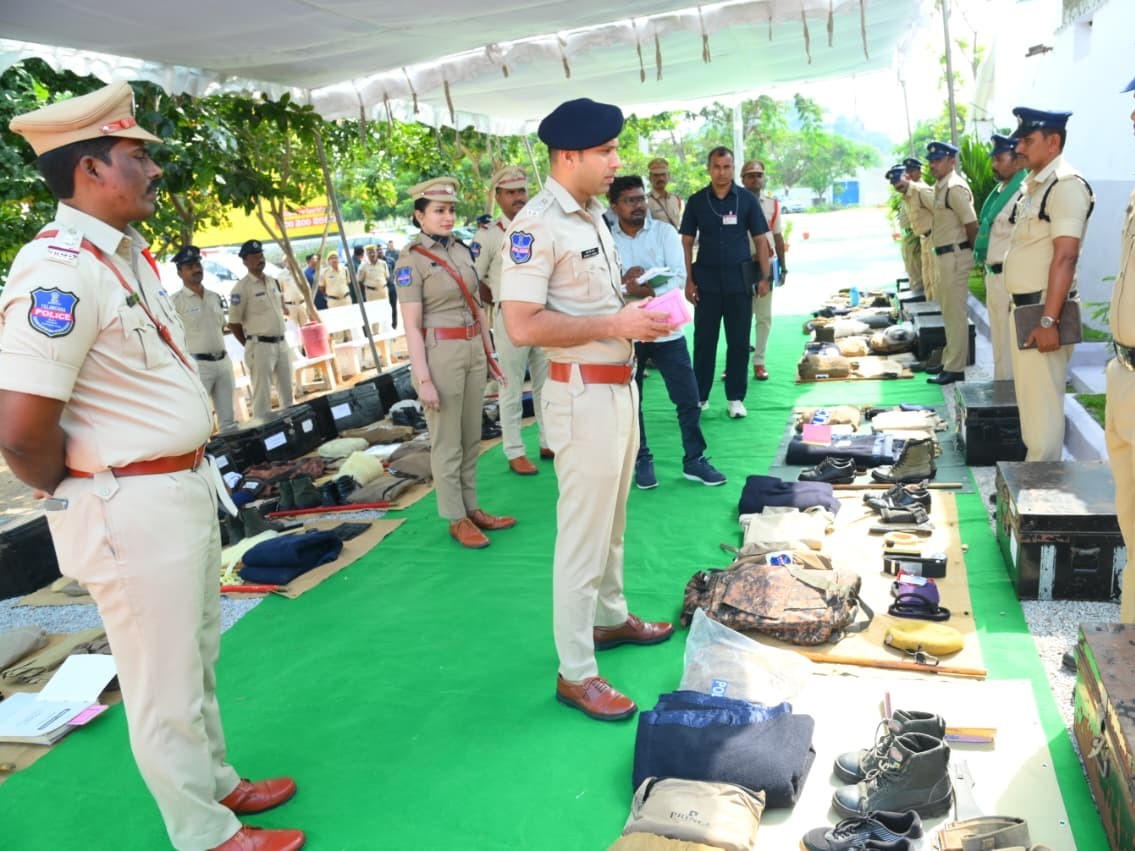 పోలీస్ స్టేషన్‌ను ఆకస్మికంగా తనిఖీ చేసిన ఎస్పీ