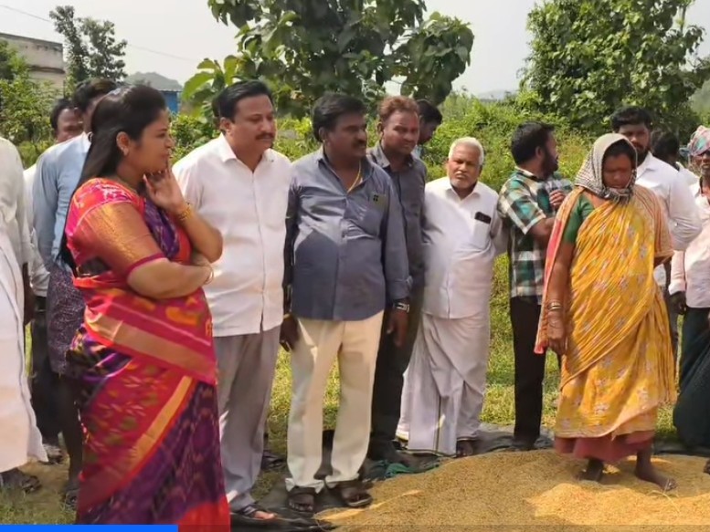 ‘రైతుల సమస్యలపై కలెక్టర్ చొరవ చూపాలి’