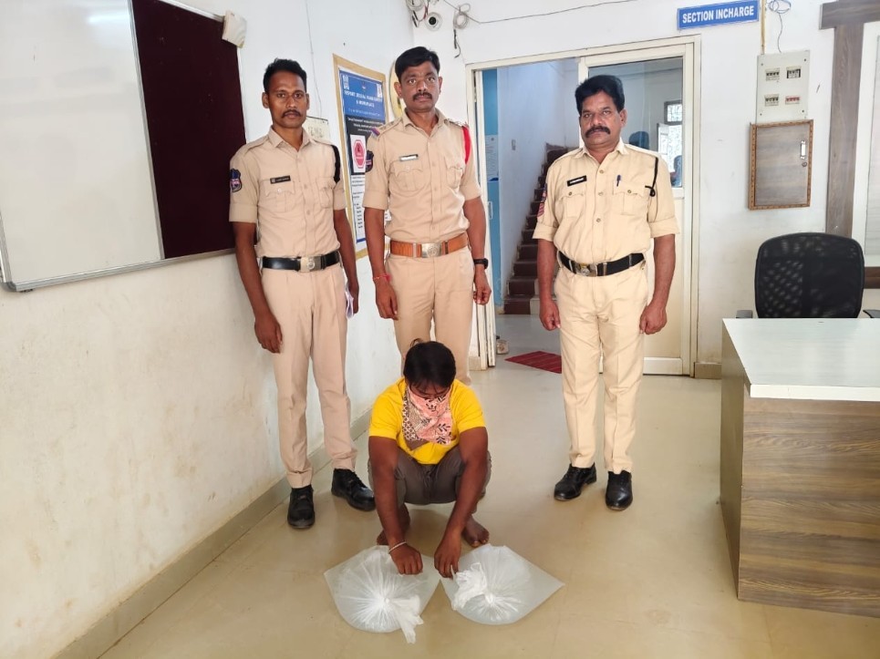 20 లీటర్ల గుడుంబా స్వాధీనం