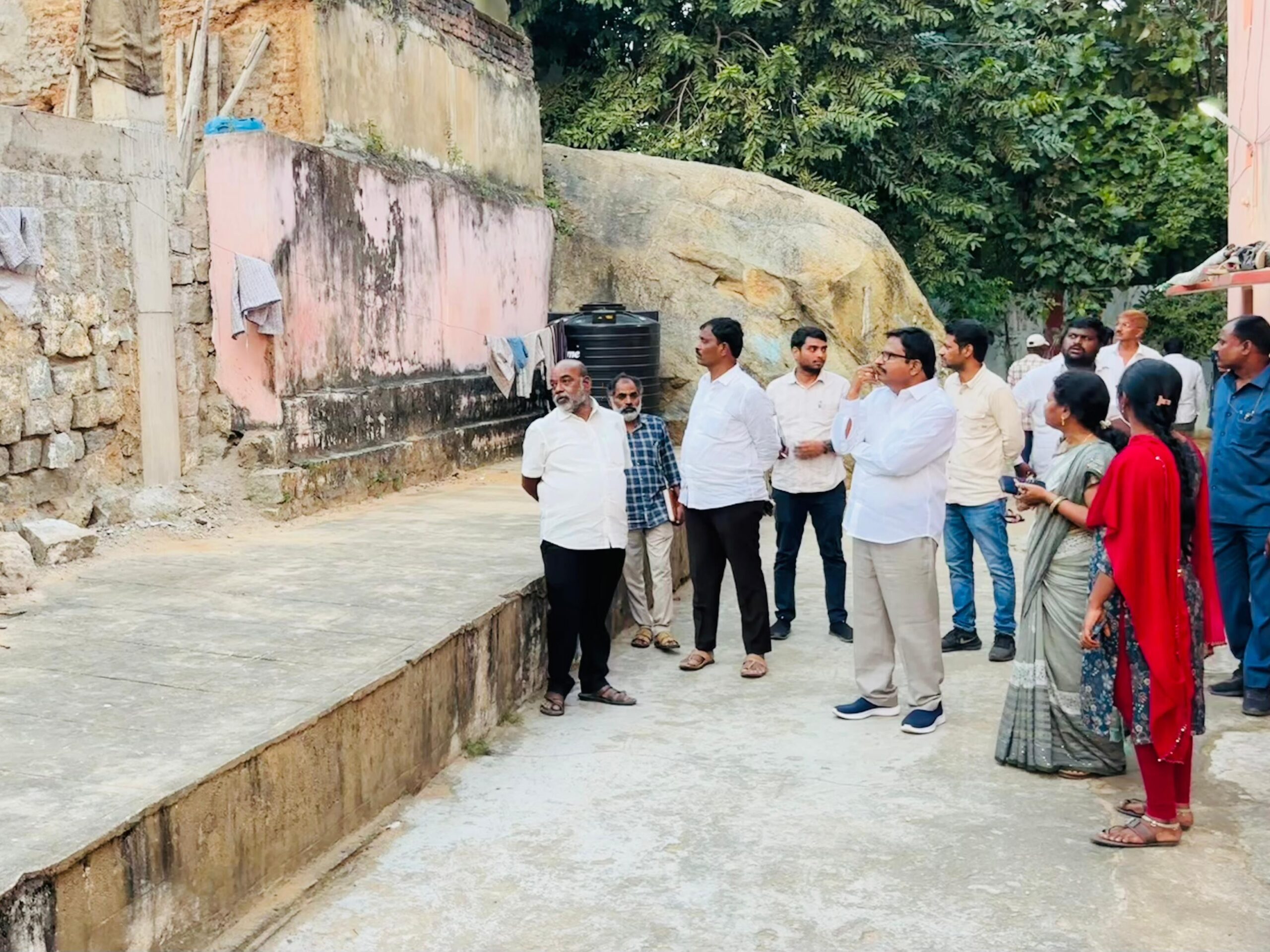 హాస్టల్ విద్యార్థినులకు ఆధునిక లైబ్రరీ: ఎమ్మెల్యే