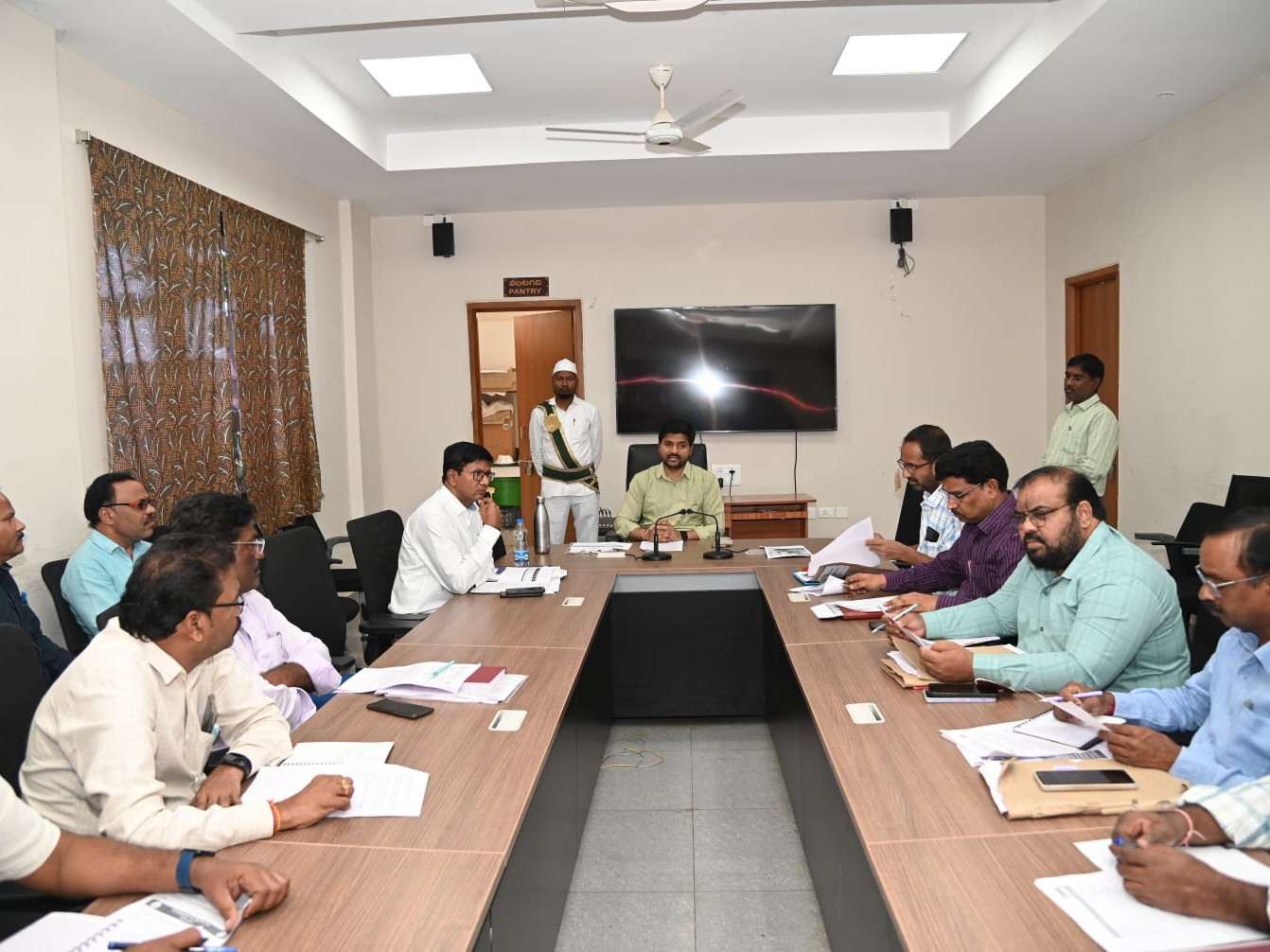 అభ్యర్థుల నుంచి దరఖాస్తులు స్వీకరించాలి: కలెక్టర్