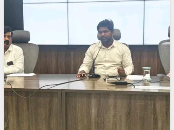 టౌన్ ప్లానింగ్ సిబ్బందితో సమీక్ష సమావేశం