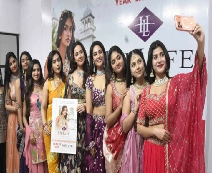 హైలైఫ్ ఎగ్జిబిషన్.. మోడల్స్ సందడి