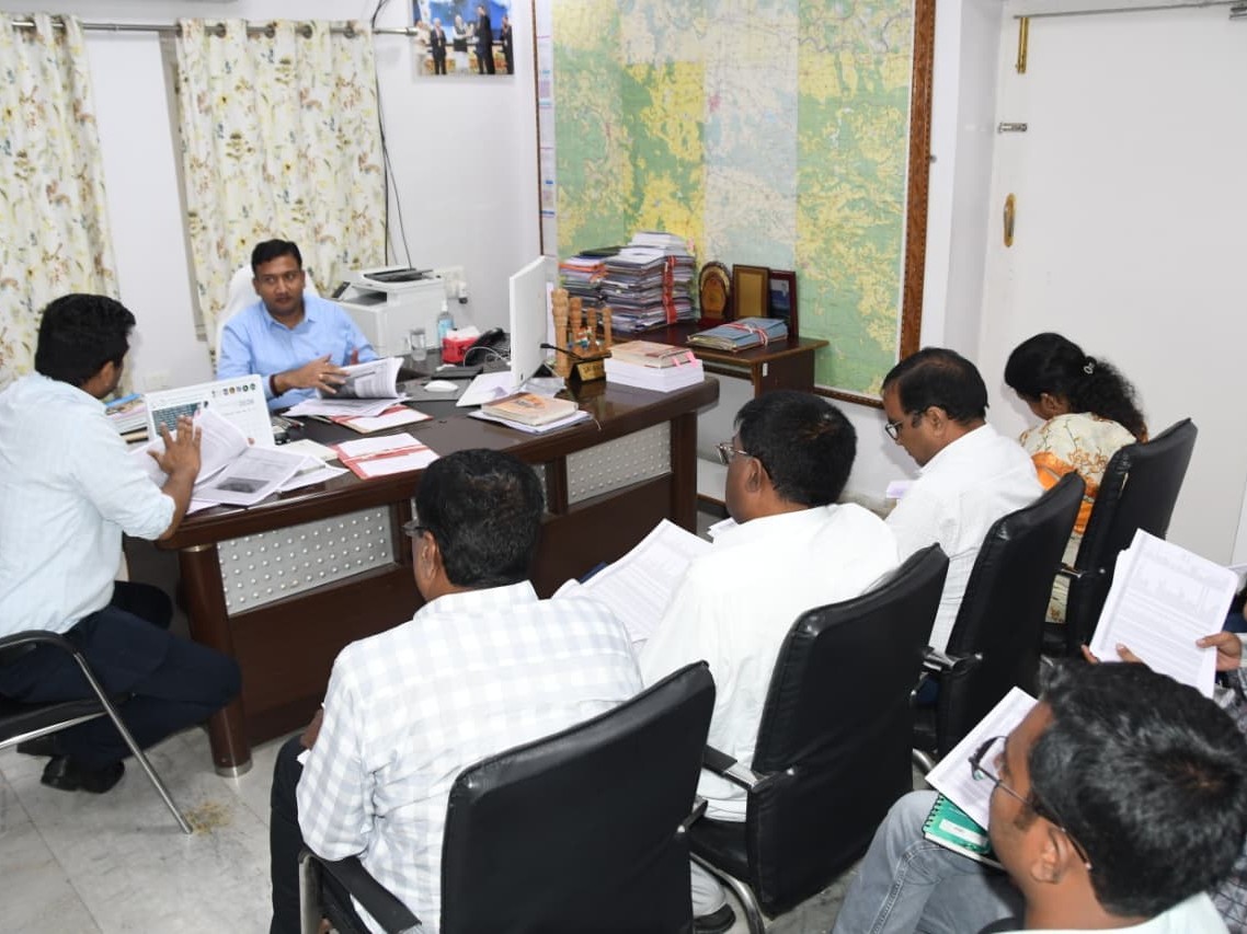 చిత్తడి నేలలను గుర్తించి సమగ్ర నివేదిక ఇవ్వాలి: కలెక్టర్