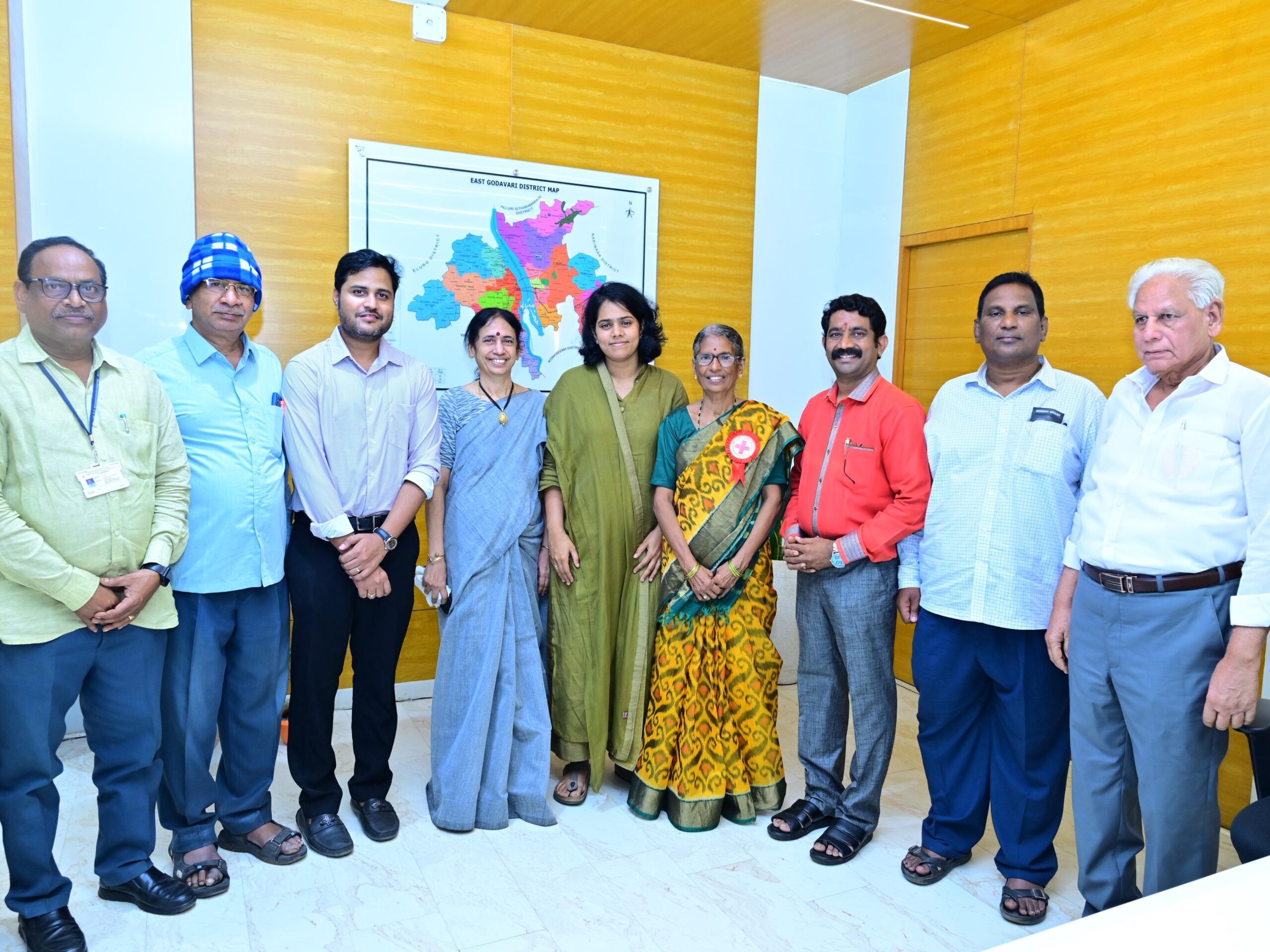 జిల్లా రెడ్ క్రాస్ నూతన కమిటీకి కలెక్టర్ అభినందనలు