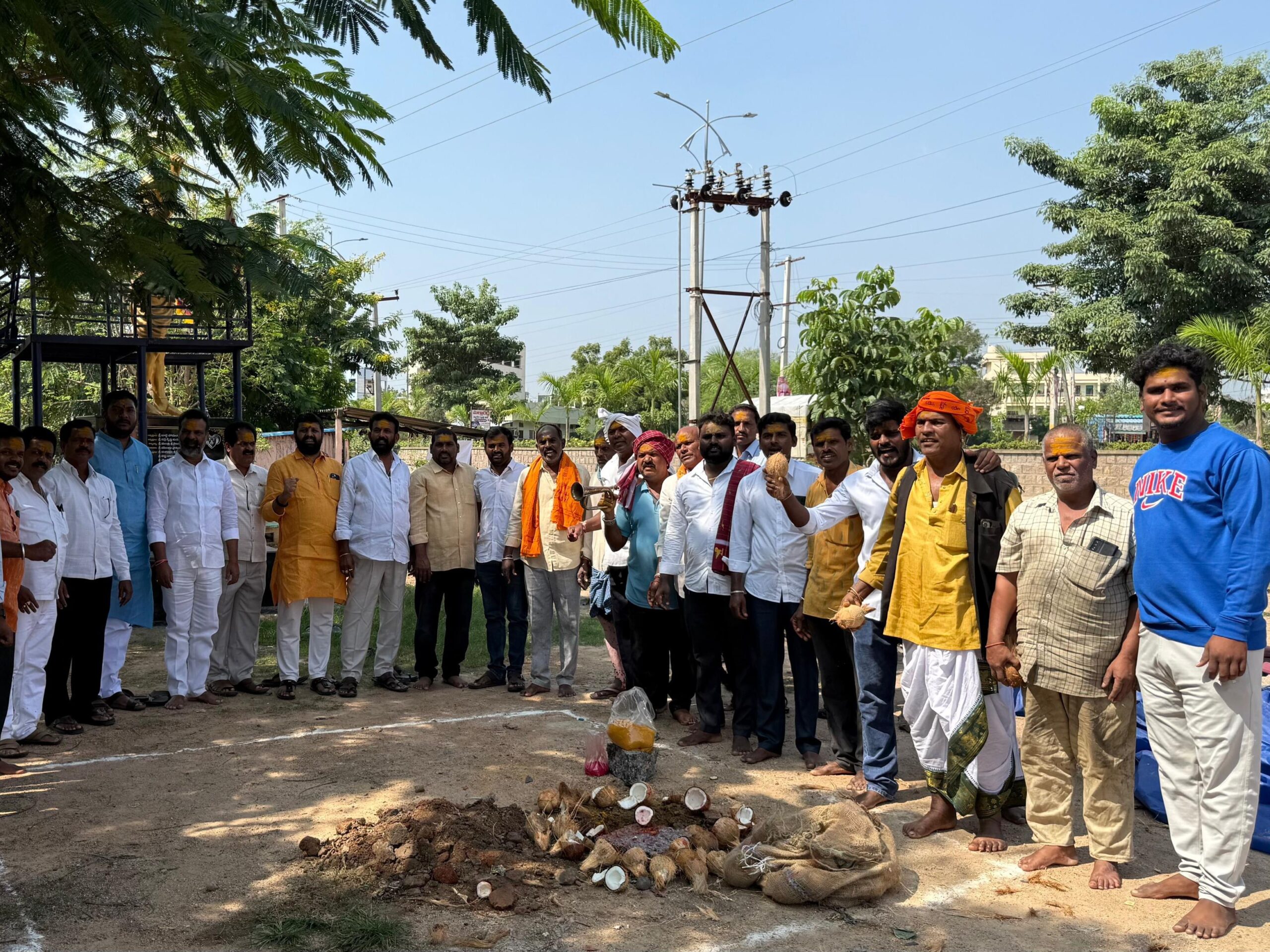 డా.చుక్క సత్తయ్య విగ్రహ ప్రతిష్ఠాపనకు భూమి పూజ