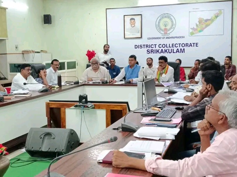 అభివృద్ధి పనులకు వేగం పెంచాలి: కలెక్టర్