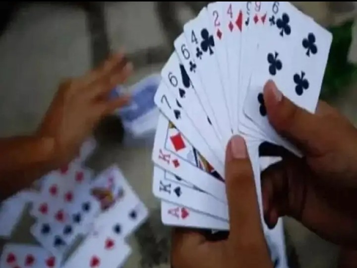 పేకాట స్థావారం పై దాడి 8 మంది అరెస్ట్