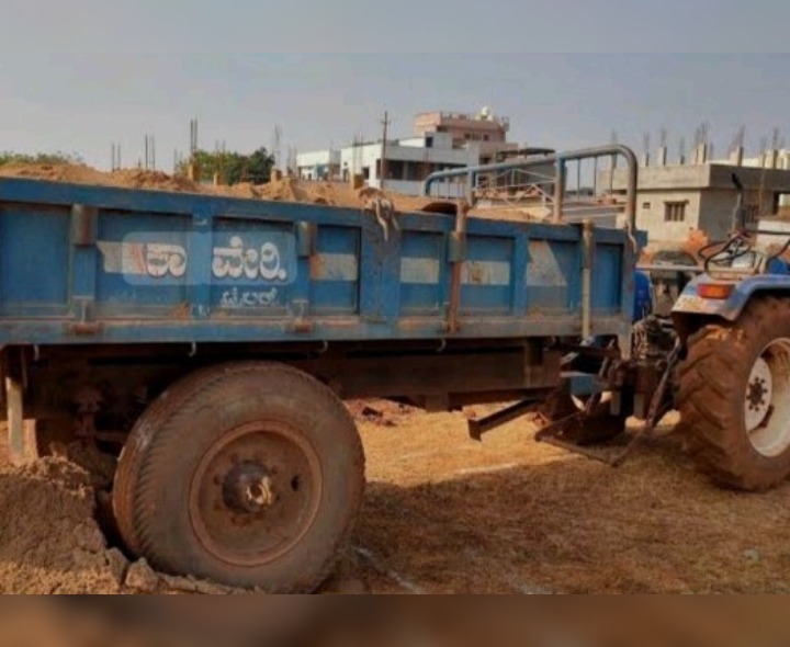 అక్రమంగా ఇసుక తరలిస్తున్న ట్రాక్టర్లు పట్టివేత