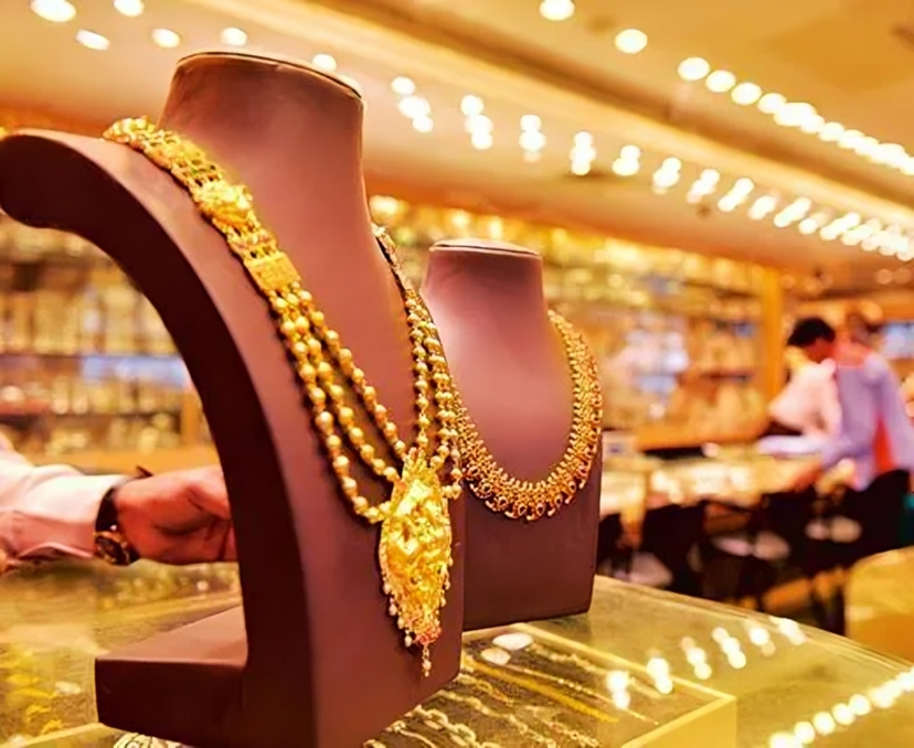 స్వల్పంగా తగ్గిన ధరలు