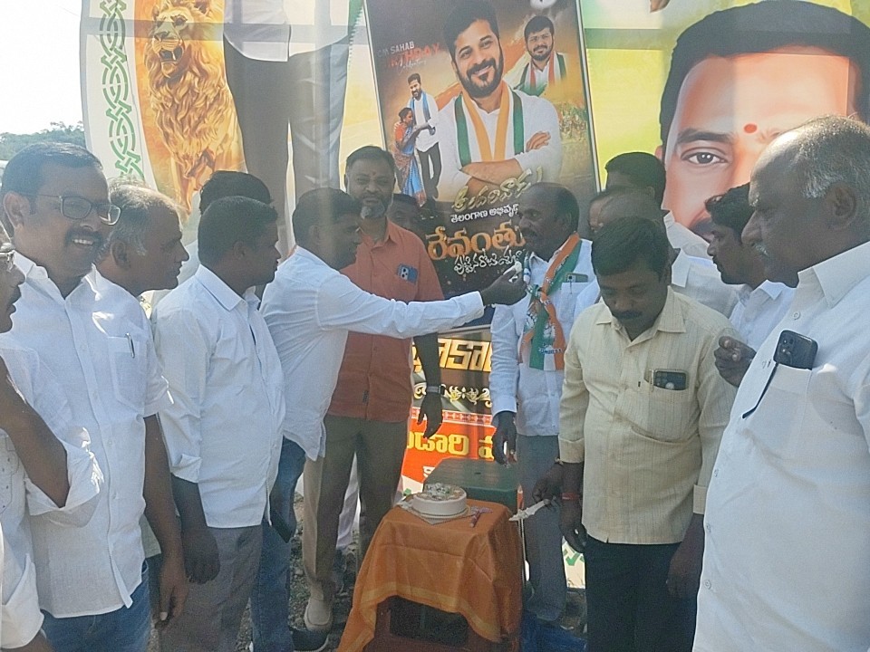 రామాయంపేటలో ముఖ్యమంత్రి జన్మదిన వేడుకలు