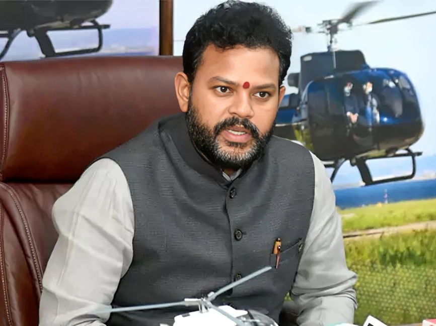 మలేషియా పర్యటన రద్దు చేసుకున్న కేంద్రమంత్రి