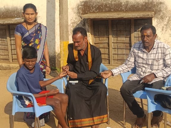 ప్రభుత్వ వైద్య శిబిరాలను సద్వినియోగం చేయాలి: రవీందర్