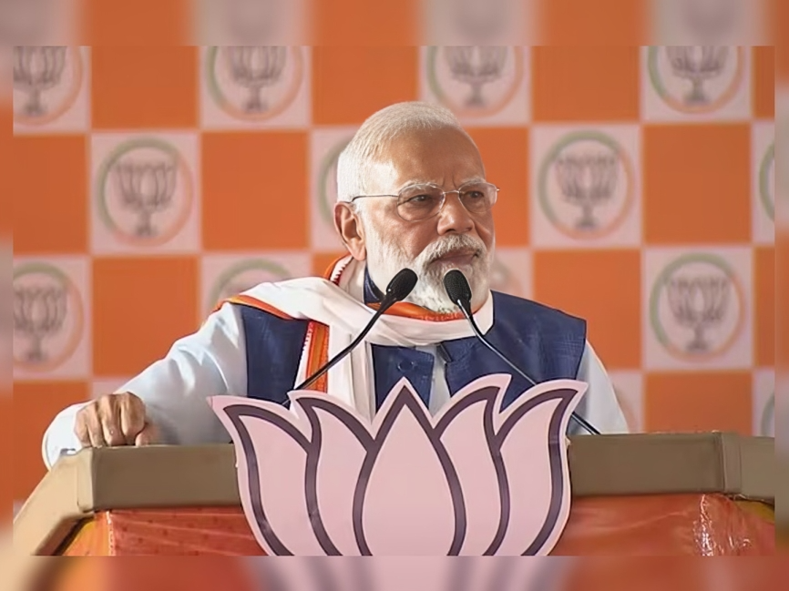 ‘మేం ల్యాప్‌టాప్‌లు ఇస్తే.. వాళ్లు రివాల్వర్లు ఇస్తున్నారు’