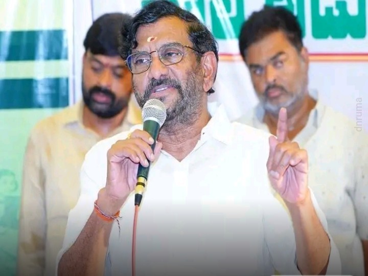 వాళ్లకు ఎరువులు ఇస్తున్నారా ?: ఎమ్మెల్యే