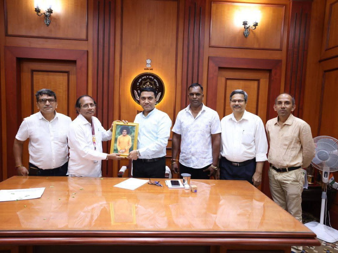 సత్యసాయి శత జయంతి వేడుకలకు గోవా సీఎంకు ఆహ్వానం