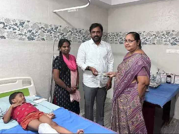 బాలుడి వైద్య ఖర్చులకు ఎమ్మెల్యే ఆర్థిక సాయం
