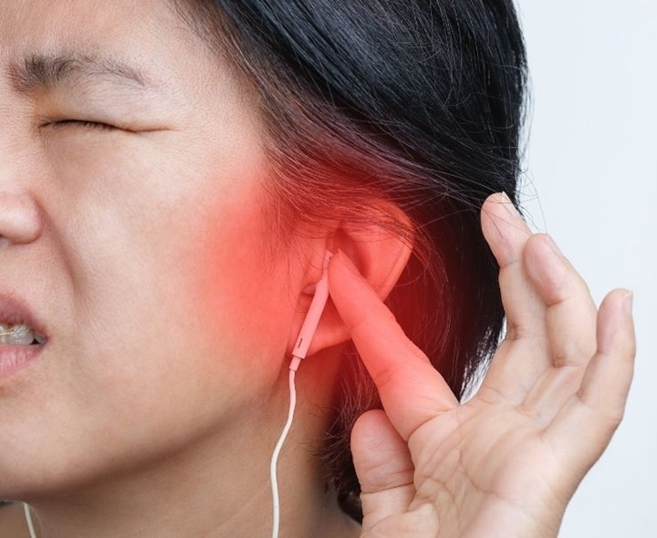 ఇయర్ ఫోన్లు వాడితే డేంజర్.. తెలుసా?