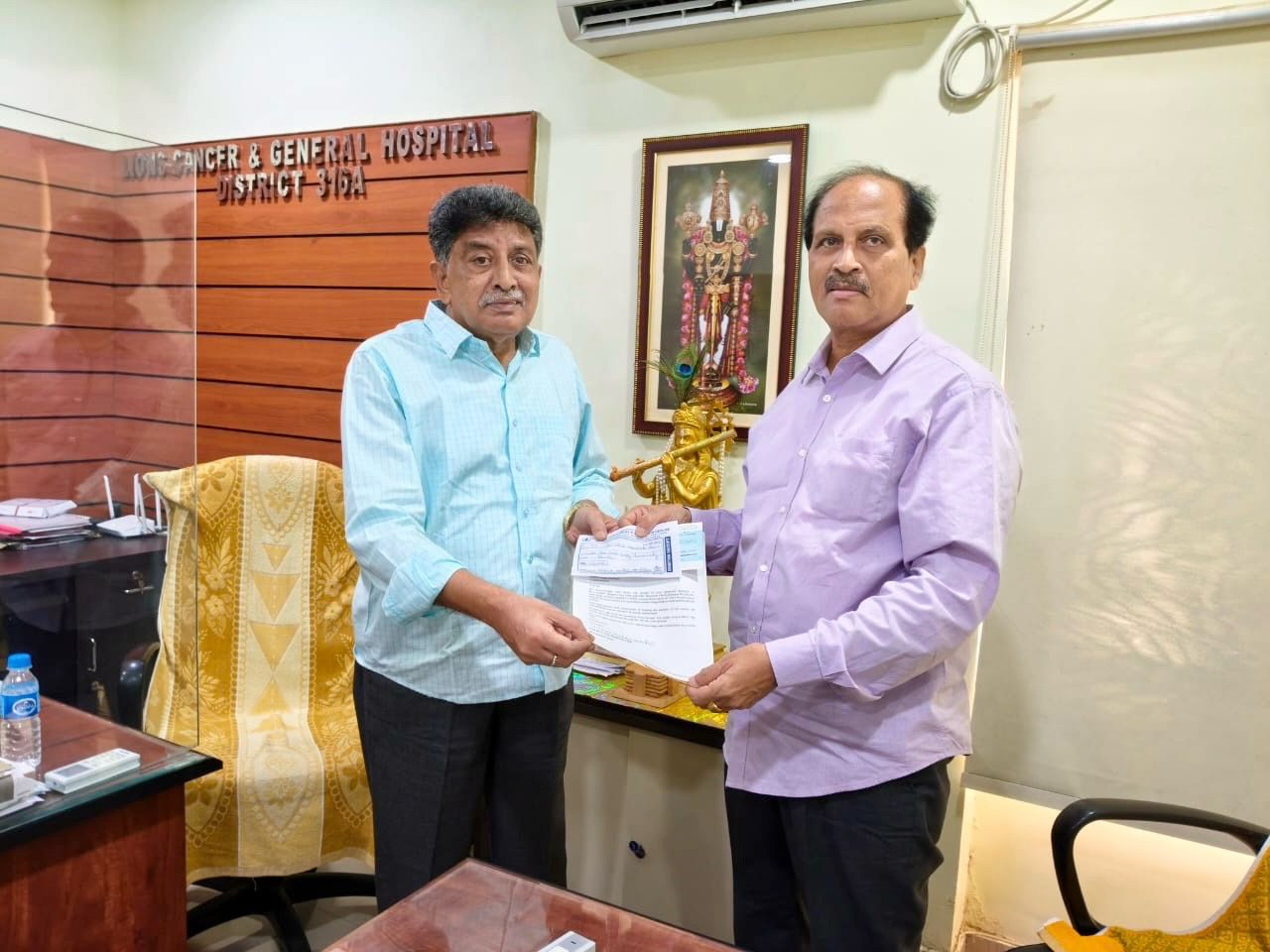 విశాఖ లయన్స్ క్యాన్సర్ ఆసుపత్రికి భారీ విరాళం