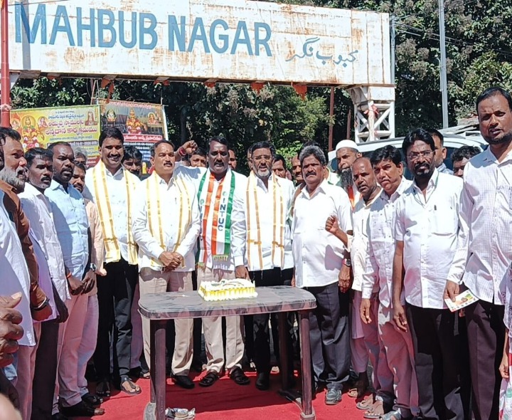 ఐఎన్టీయూసీ ఆధ్వర్యంలో సీఎం జన్మదిన వేడుకలు