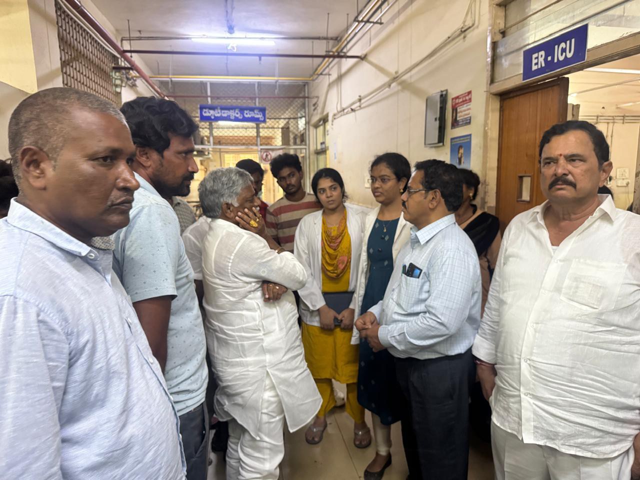 క్షతగాత్రులకు మెరుగైన వైద్యం అందించండి: ఎమ్మెల్యే