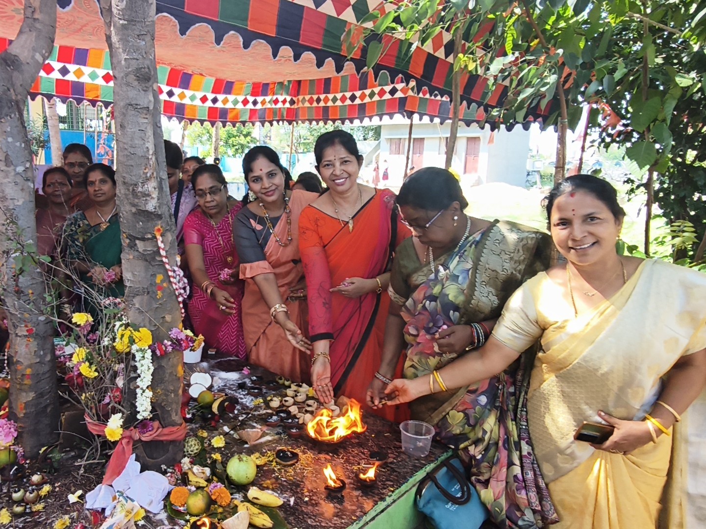 అమ్మవారి ఆలయంలో కార్తీకమాస వనభోజన పూజలు