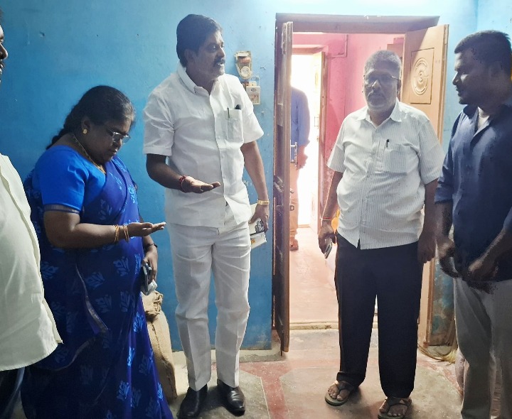 పామూరులో రేషన్ షాపులు తనిఖీ