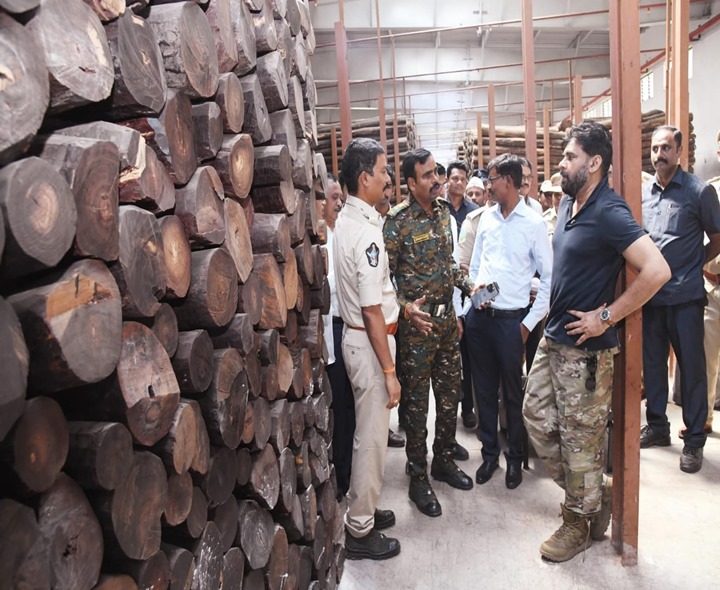 ఎర్రచందనం ఎక్కడ దొరికినా ఇవ్వాల్సిందే: పవన్‌