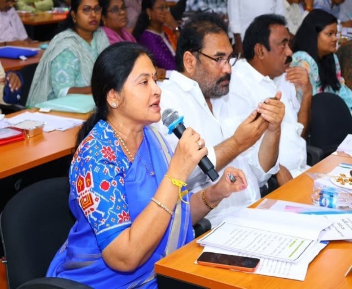 ‘జిల్లాలో రైతులను ఆదుకోవాలి’