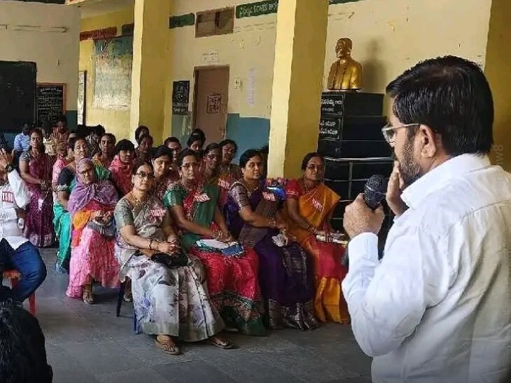 ఉద్యోగుల బకాయిలు తక్షణమే చెల్లించాలి: TSUTF