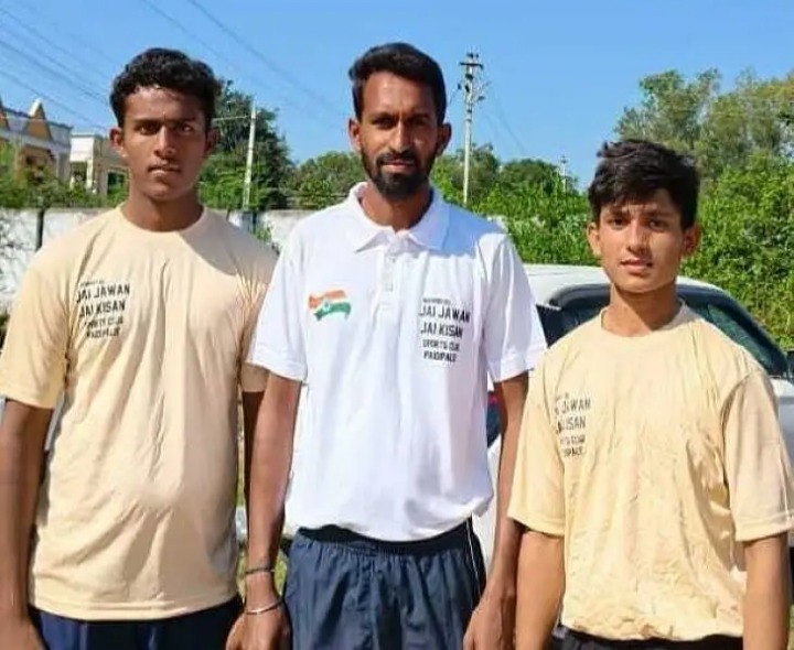 రాష్ట్రస్థాయి హ్యాండ్ బాల్ పోటీలకు ఎంపికైన విద్యార్థులు