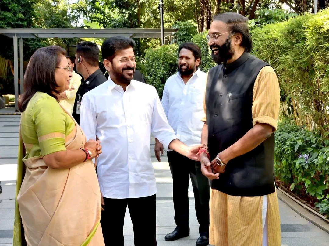 సీఎంను కలిసిన మంత్రి ఉత్తమ్ దంపతులు
