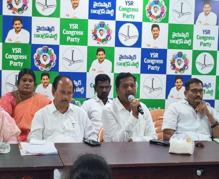 ‘పార్టీ బలోపేతానికి సమిష్టిగా కృషి చేయాలి’